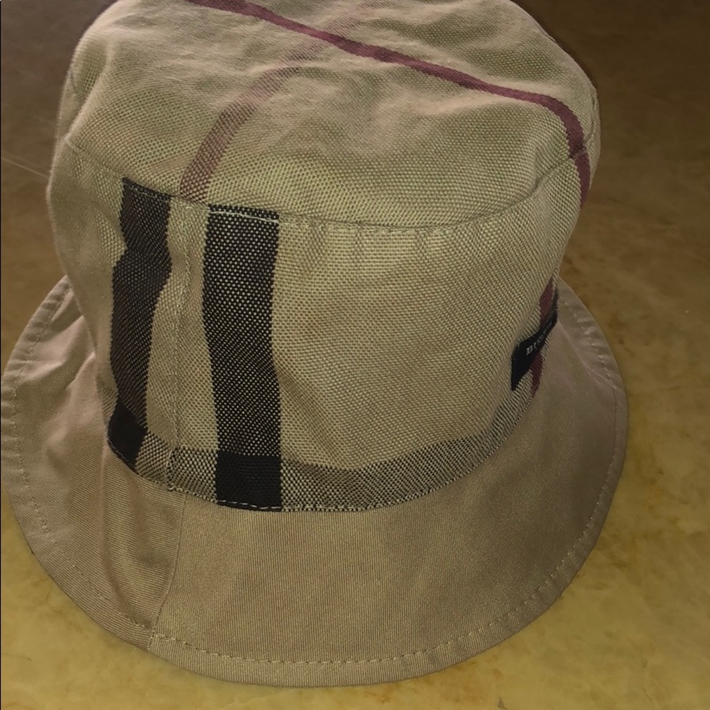 Burberry hat - Picture 4 of 4